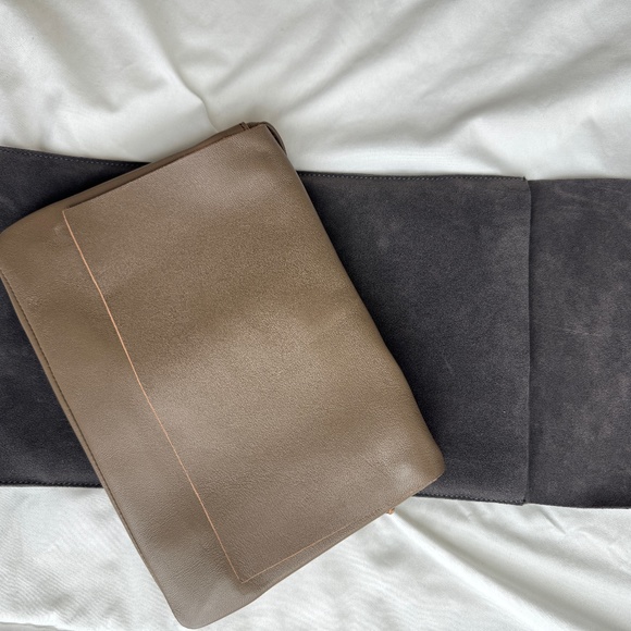 Small Leather Should or Crossbody Bag in Dark Taupe with Storage Bag - Picture 2 of 7